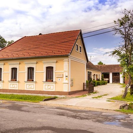 Kapolna Vendeghaz Apartment Kerkaskapolna Exterior foto