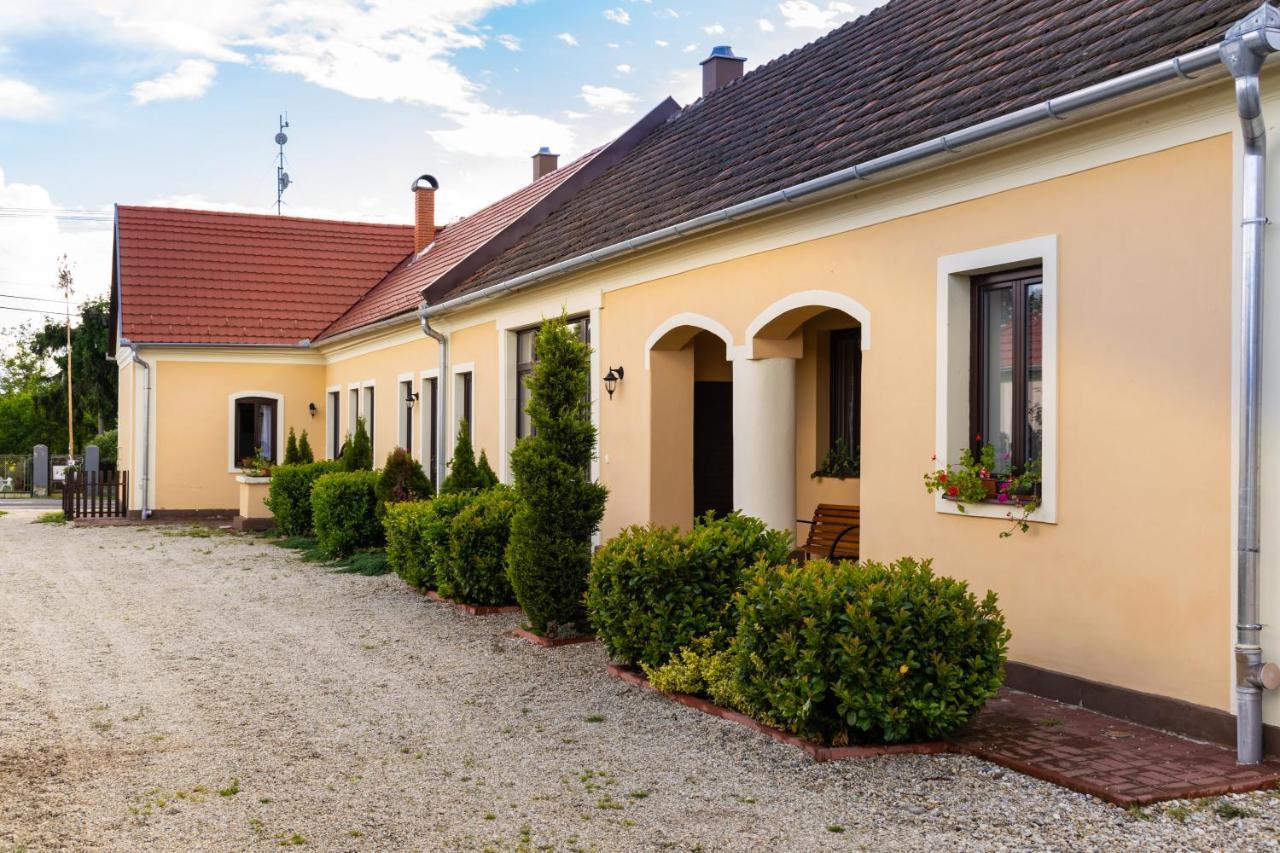 Kapolna Vendeghaz Apartment Kerkaskapolna Exterior foto